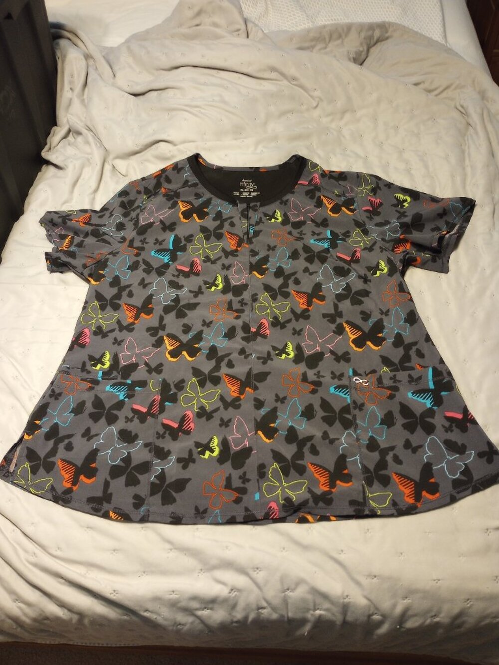 Cherokee Infinity butterfly scrub top (NWOT)
